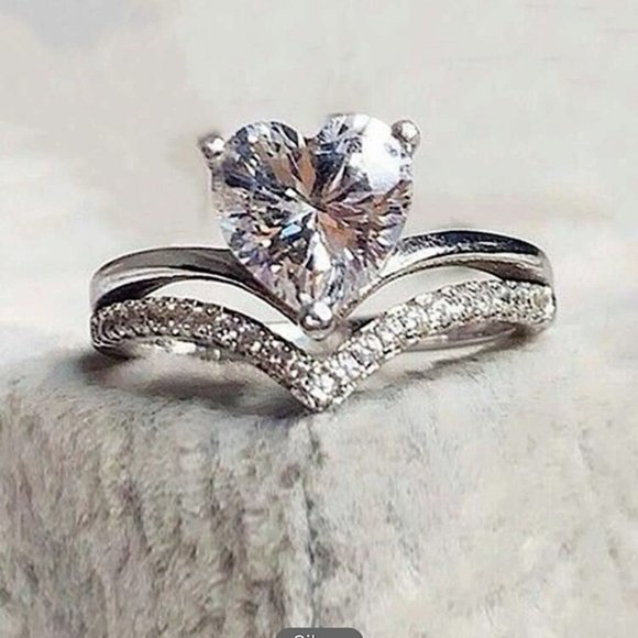 Radiant Heart-Shaped Cubic Zirconia Women's Ring - Picture 3 of 3